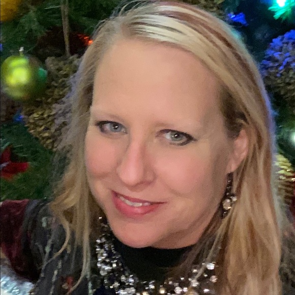 Meet your Posher, Jennifer - Picture 1 of 1